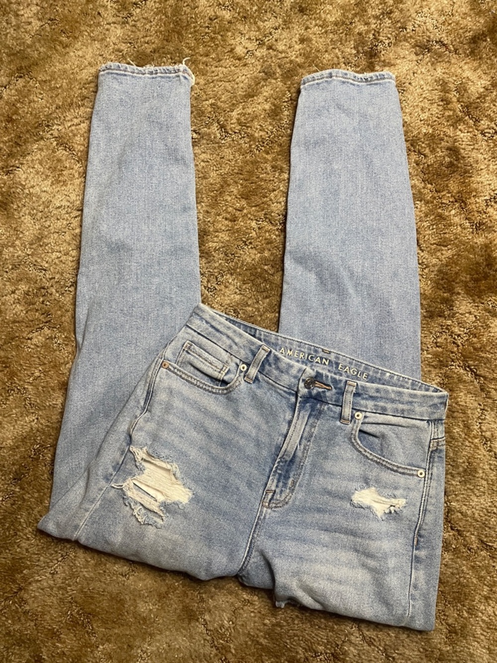 American Eagle Stretch Light Wash Distressed Curvy Mom Jean Size 4 Long‎
